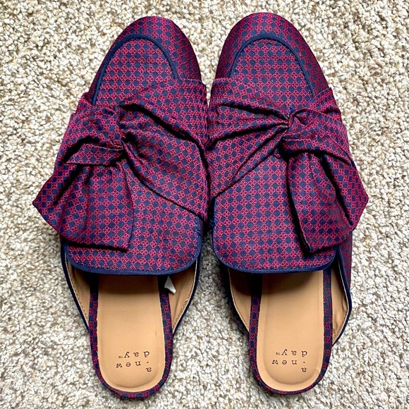 Target Shoes - Target Navy Blue/Maroon Mules